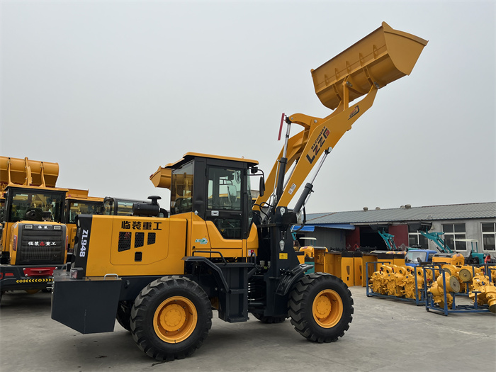 四驅(qū)裝載機(jī)