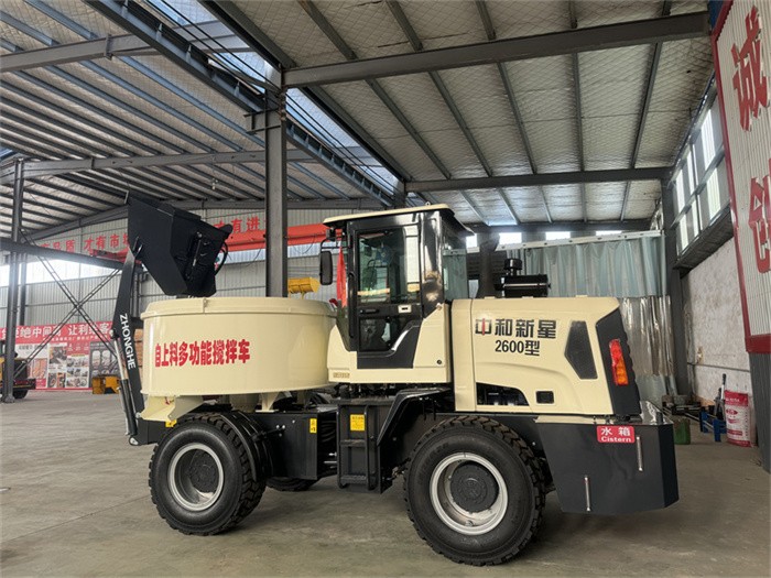 自上料混凝土攪拌車（全液壓）