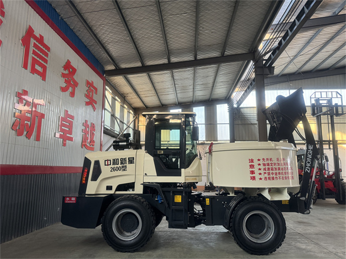 自上料混凝土攪拌車（全液壓）