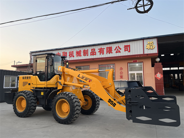 四驅(qū)裝載機(jī)