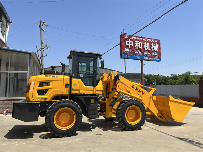 四驅(qū)裝載機(jī)